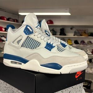 Jordan retro 4 “Military Blue” Size 10